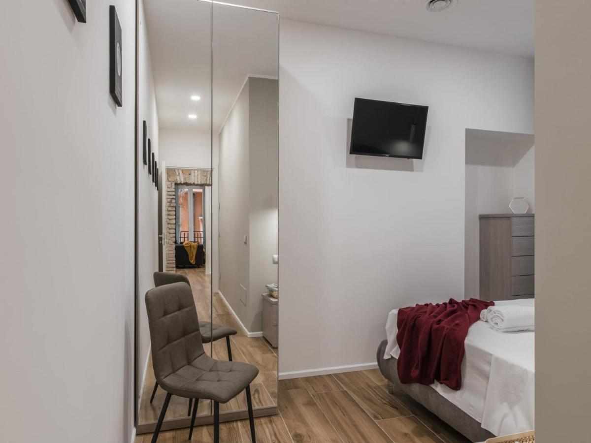 The Best Rent - Modern Three-Bedroom Apartment A Few Steps From The Colosseum エクステリア 写真